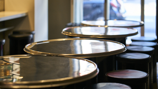 厚切りレアとんかつ やまとん - 内観写真:テーブル席