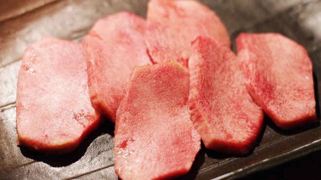 焼肉ホルモン酒場 よろづや - メイン写真: