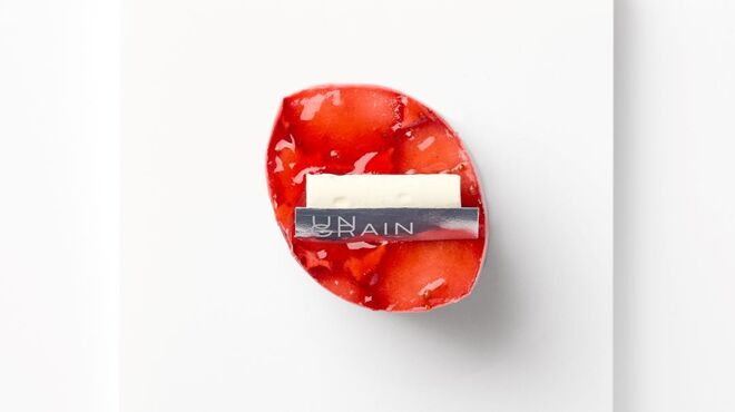 UN GRAIN - 料理写真:【アン エ サンク】苺の甘酸っぱさとジャスミンの甘美な香りが広がるケーキ