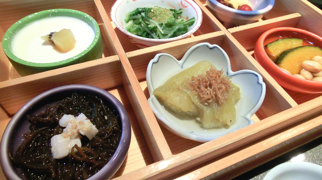 旅館 くらしき - 料理写真:夏の散歩道御膳（左の六枡分）