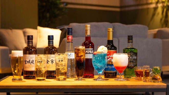 시샤 카페＆다트바 C.STAND 이케부쿠로 서구치 에키마에점