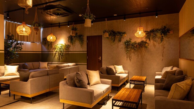 시샤 카페＆다트바 C.STAND 이케부쿠로 서구치 에키마에점