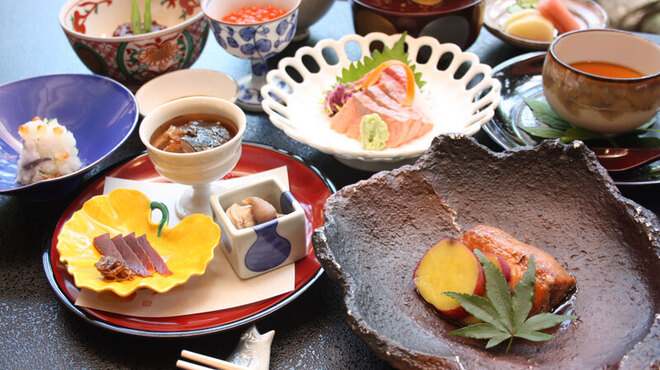 料亭 能登新 - 料理写真:鮭会席ランチ