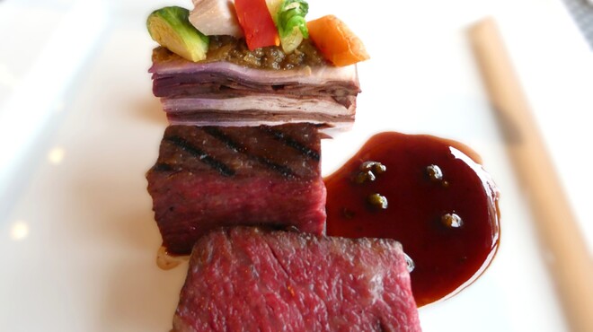 ルアン 鮒鶴京都鴨川リゾート - 料理写真:黒毛和牛ロース肉のグリエ　紫芋と蕪のミルフィーユ　　　　　　　　　　　　　　　　　　　　　　　山椒ソース　紫芋のミルフィーユ　　
