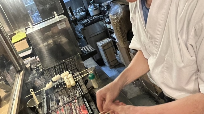 鶏割烹 まことや - 料理写真:焼き鳥を焼く鶏仙人
