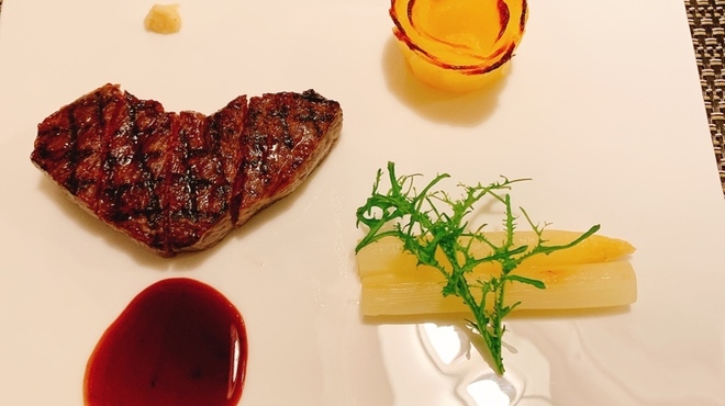バーデンバーデン - 料理写真:飛騨牛ロース肉のグリル　赤ワインソース　レホール添え