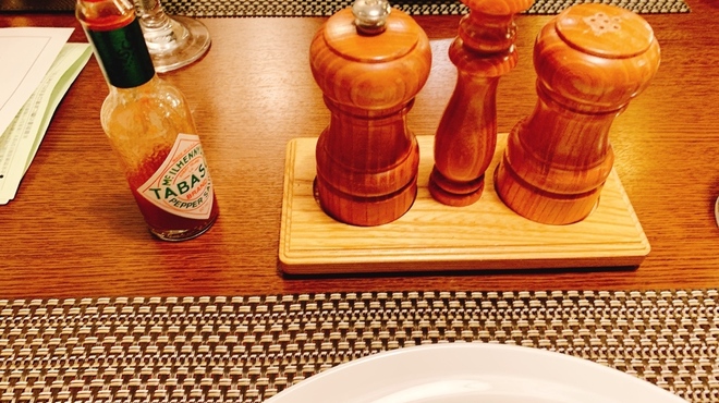 バーデンバーデン - 料理写真:塩　胡椒　タバスコ　レモン汁