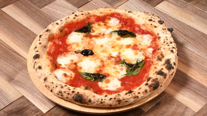 PIZZA＆Burrata Vespa - 料理写真:マルゲリータ
