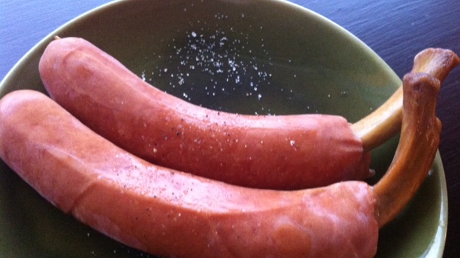 超レトロ焼肉桜坂 - 料理写真:沖縄ハムの、骨付きウインナー。粒マスタードを添えて。