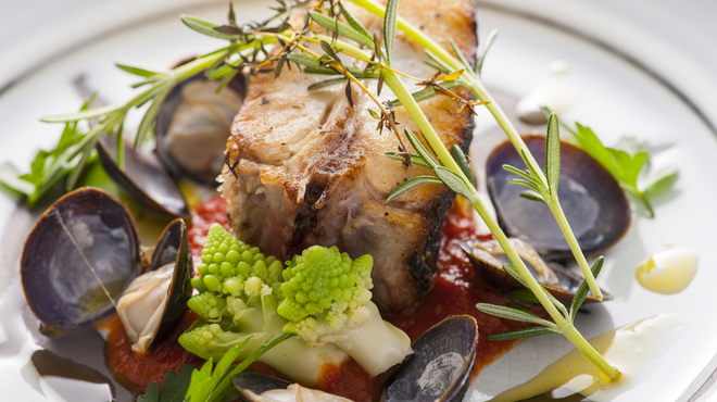 Restaurant AKIOKA pere et fils - 料理写真:留萌の骨付きヒラメと天塩しじみブレゼ