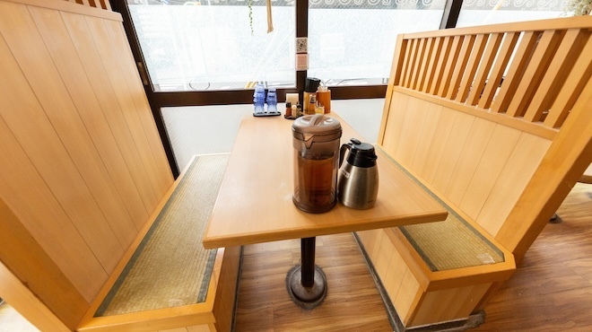 はぐれ雲 - 内観写真:店内テーブル席