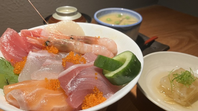 おおさかもん料理 鮨 守屋 - 料理写真:寿司屋の海鮮丼