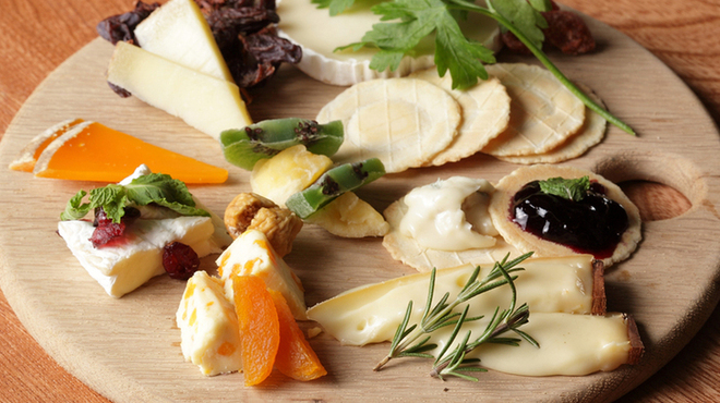 バー オーフェン - 料理写真:毎週イタリア、フランスから空輸されるチーズ