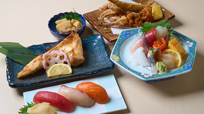 函館 まるかつ水産 - メイン写真: