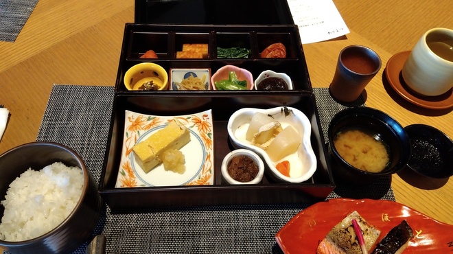 和食 からまつ - 料理写真:全体ではこんな感じです