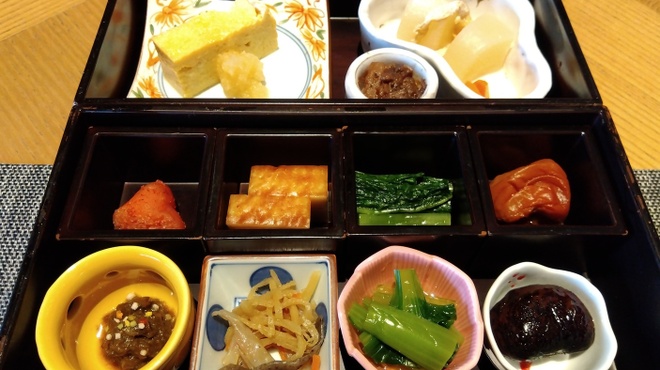 和食 からまつ - 料理写真:開けてみました