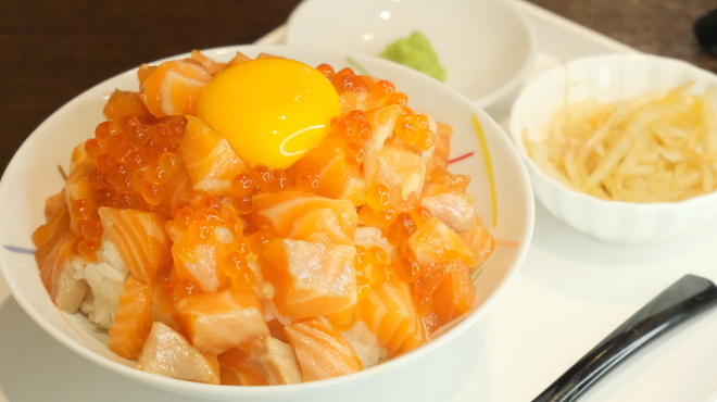 海鮮丼と唐揚げ 百海里 - メイン写真: