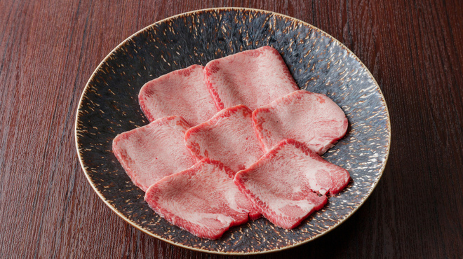 本町肉倶楽部 tongue be - メイン写真: