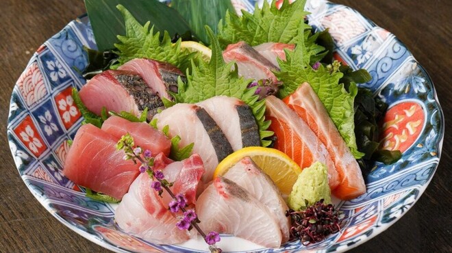 炉端と日本酒 魚丸 - メイン写真: