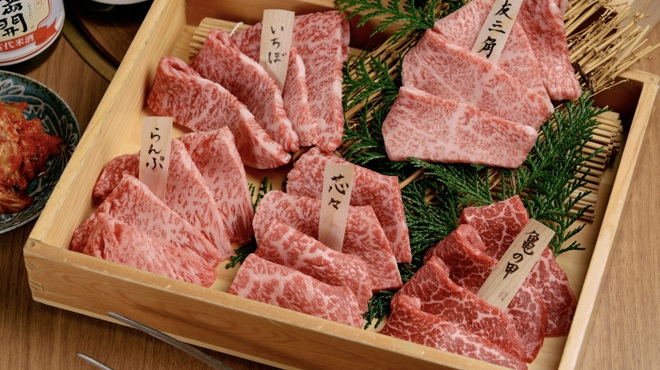 赤身肉じゃんか中目店 - メイン写真: