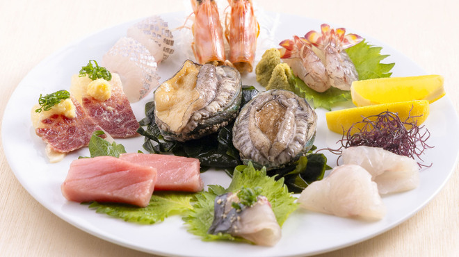 旬の鮮魚ともつ鍋 博多やまや - メイン写真: