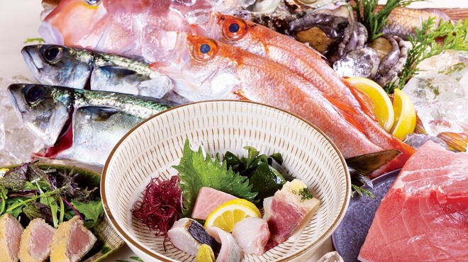 旬の鮮魚ともつ鍋 博多やまや - メイン写真: