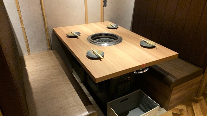 精肉卸問屋直営焼肉店 牛次郎 - メイン写真: