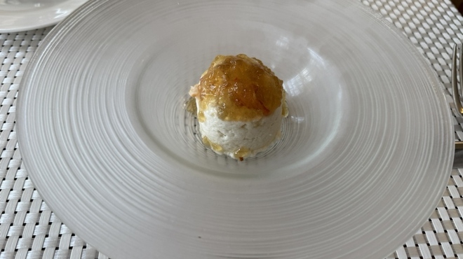 唐草館 - 料理写真:蟹とカリフラワーのムース　オマールエビのコンソメジュレ