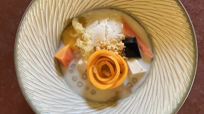 MOT - 料理写真:マンゴーと餅米のデザート