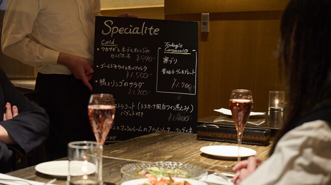 grigio la tavola - メイン写真: