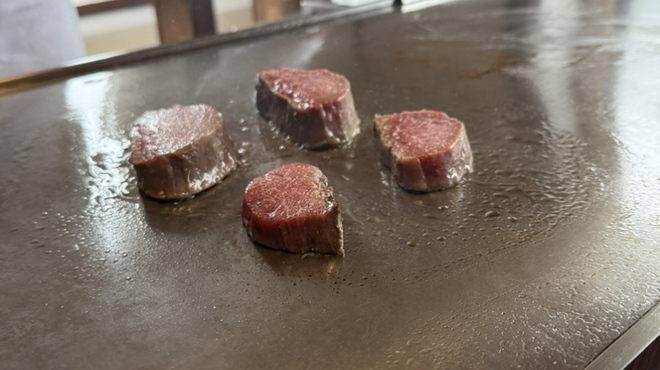 潜龍 - 料理写真:大型鉄板で