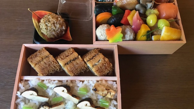 日本料理 子孫 - その他写真:お持ち帰り専用季節のお弁当　7,560円からご予算に応じてご用意いたします　3日前までに要予約