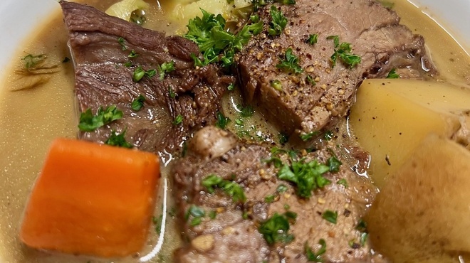 MUM's さかな食堂 - 料理写真:じっくり煮込んでます。牛タンの煮込み白ワイン仕立て