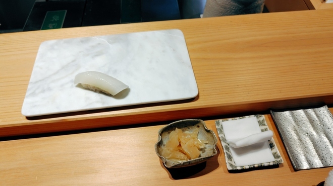 鮨 よし富 - 料理写真:ハリイカ　塩スダチ