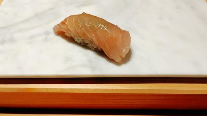 鮨 よし富 - 料理写真:サワラ　中にネギ