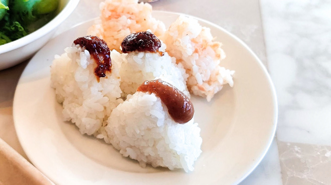 ルッチコーレ - 料理写真:おむすび 梅、阿波尾鶏肉味噌、鮭明太