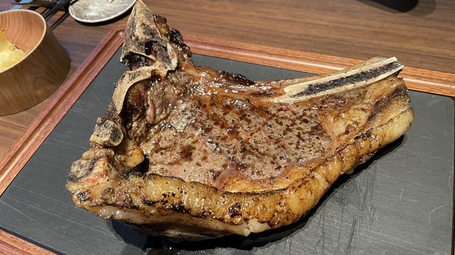 炅 - 料理写真:前田牧場骨付きステーキ