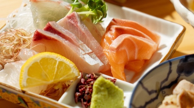 おでんとお蕎麦居酒屋じんべえ - メイン写真: