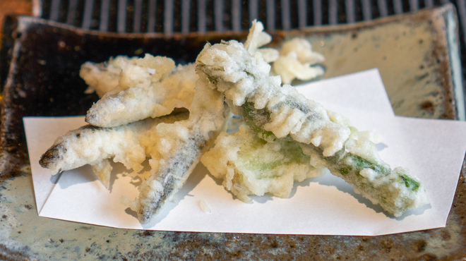 蕎味 櫂 - 料理写真:天ぷら 七尾の稚鮎 地の山独活