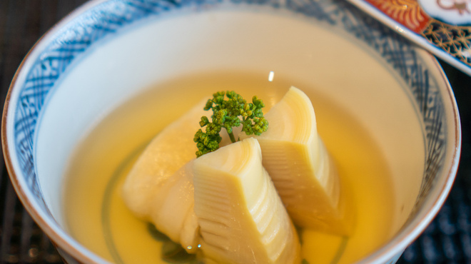 蕎味 櫂 - 料理写真:炊き合わせ 地の筍と蕨の信田巻き、花山椒