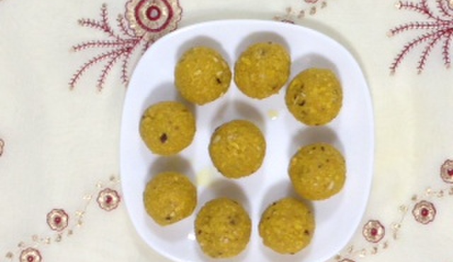 カジャナ - 料理写真:　結婚式や祭りの際に作られる、インドの有名なデザートブンディナラドゥ。ひよこ豆を挽いた粉で作られています