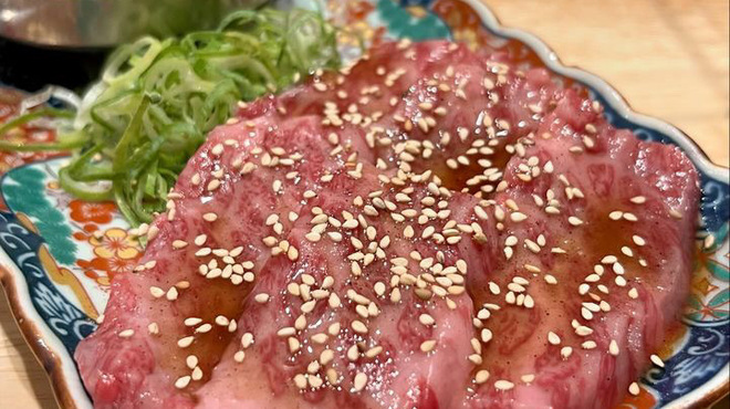 炭火焼肉しんちゃん - メイン写真: