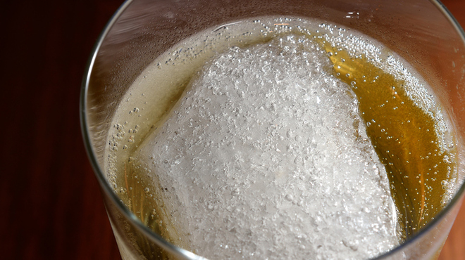 Jiasu Ruku Ando Tari - 料理写真:流氷ハイボール！冷凍ウィスキーを使用した冷え冷えの名物ハイボール！