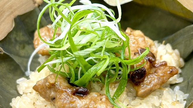 瑞瓏 - 料理写真:豚肩ロース肉の豆鼓蒸しのせ もち米ご飯