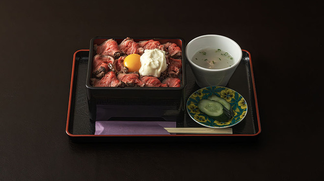 牛ホルモンと鮮魚 牛富屋 - メイン写真: