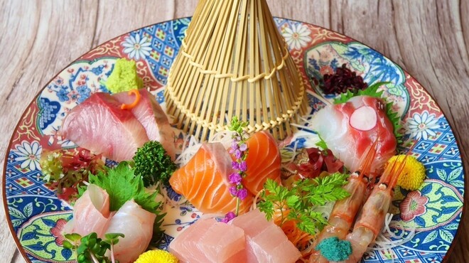 海鮮と炭火鶏のお店 うちわ - メイン写真: