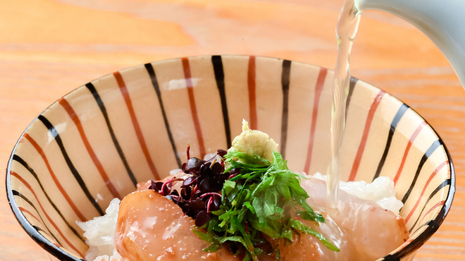 しらに田 - 料理写真:名物・鯛茶漬け（１）