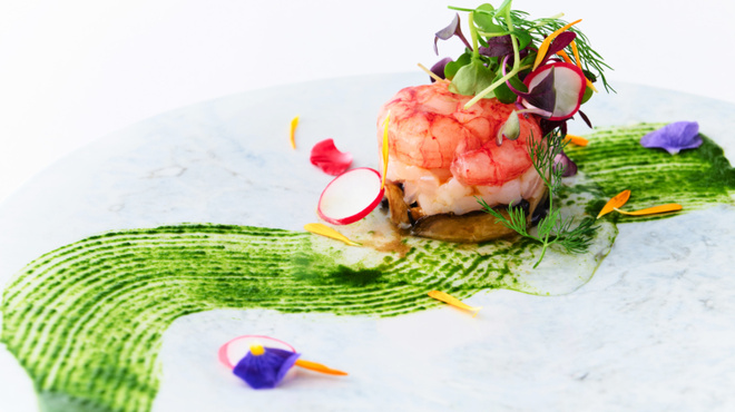 ホテルグランバッハ熱海クレッシェンド - 料理写真:駿河湾産赤海老のマリネと魚介類のタルタル深緑のソース【2025年夏】