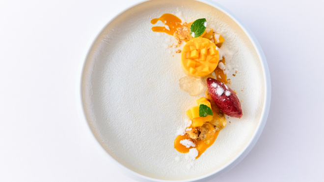 ホテルグランバッハ熱海クレッシェンド - 料理写真:マンゴーシブースト パイナップルのサラダと無花果のソルベ添え【2025年夏】