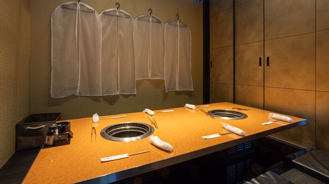 本格炭火焼肉えがお - メイン写真: